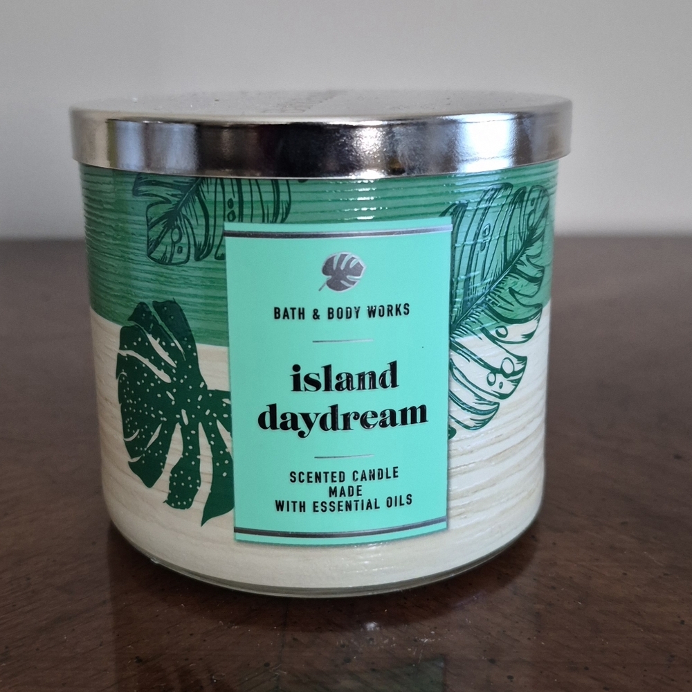 Bath & Body Works Island Daydream Candle